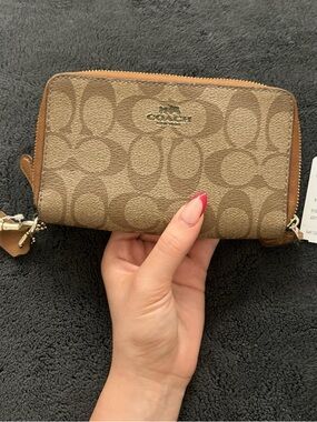 Coach Signature Canvas Zip Wallet Brand new MSRP $175